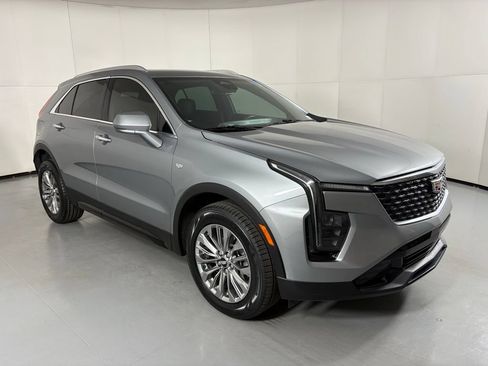 Used 2024 Cadillac XT4 Premium Luxury AWD/4WD image 2