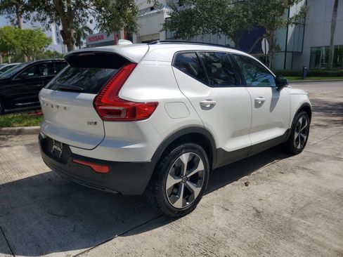 Certified 2024 Volvo XC40 B5 Plus AWD/4WD image 6