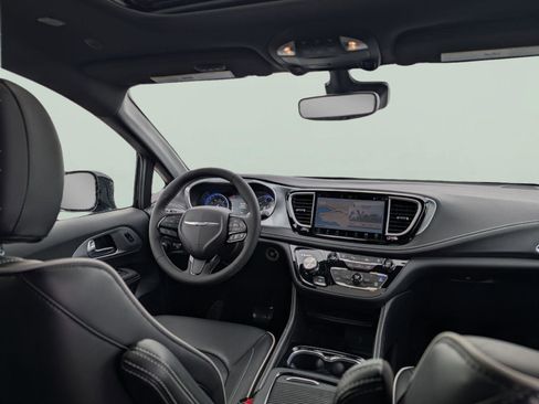 Used 2026 Chrysler Pacifica Limited w/ S Appearance Package image 24