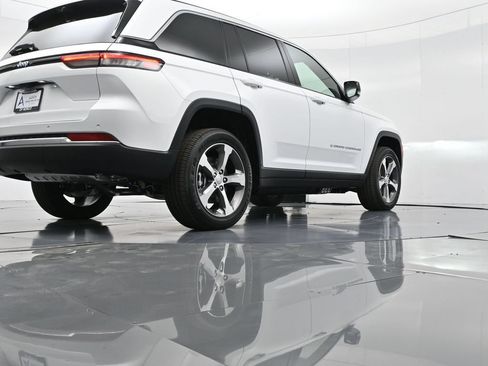 Used 2025 Jeep Grand Cherokee Limited 4xe w/ Luxury Tech Group II AWD/4WD image 37