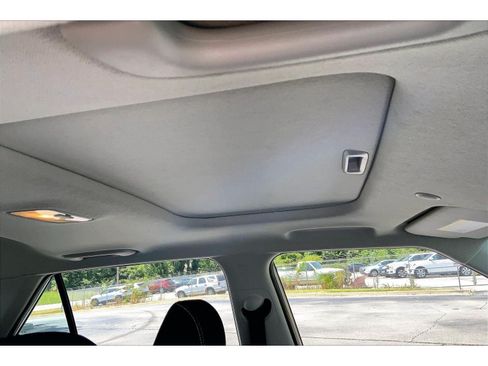 Used 2025 Hyundai Venue SEL FWD image 19