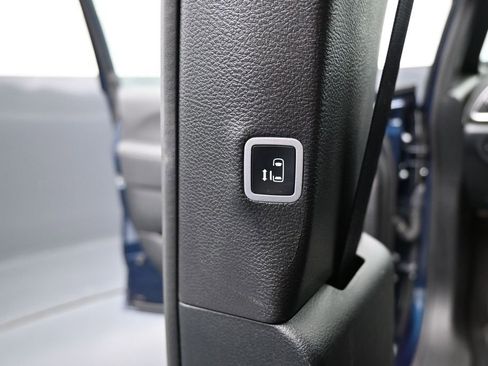 Used 2025 Chrysler Pacifica Limited FWD image 25
