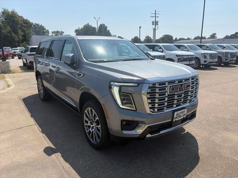 New 2026 GMC Yukon XL Denali w/ Sun & Power Step Package AWD/4WD image 8
