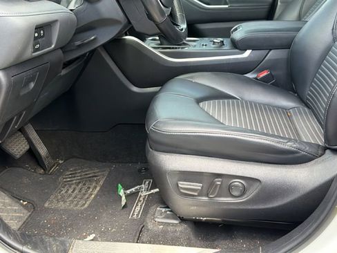 Used 2023 Toyota Highlander XSE AWD/4WD image 9