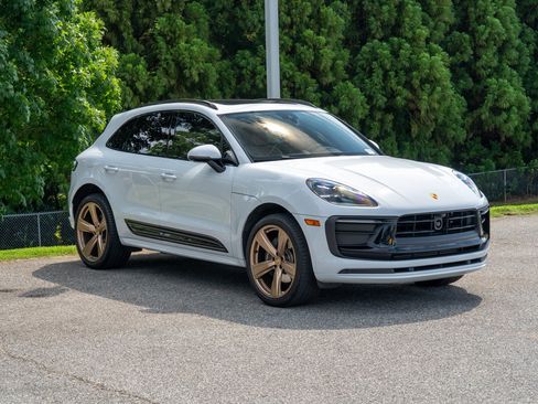 Used 2024 Porsche Macan AWD/4WD image 9