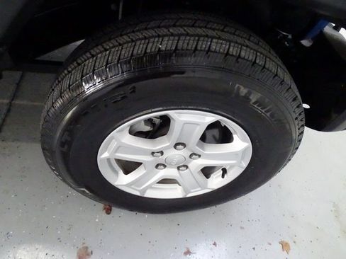 Certified 2022 Jeep Wrangler Unlimited Sport w/ Sun And Sound Package image 28