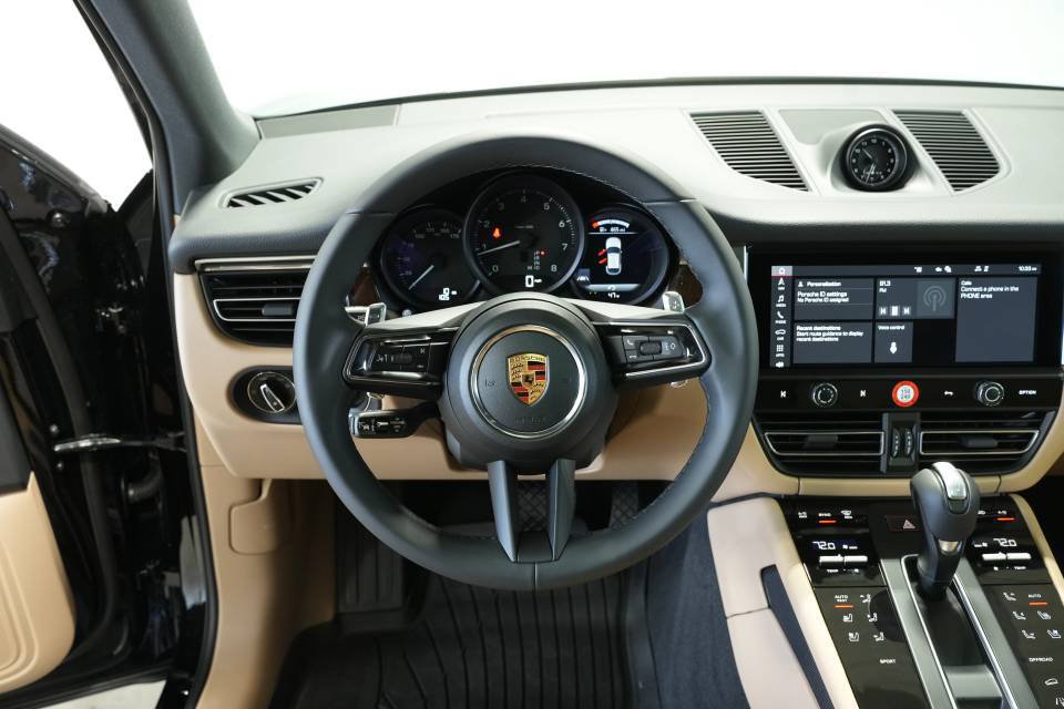 Certified 2026 Porsche Macan AWD/4WD image 13