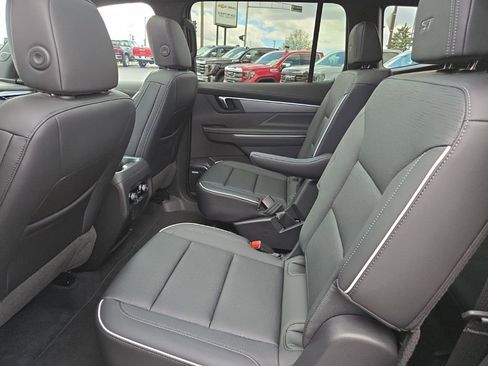 Used 2025 Buick Enclave Sport Touring w/ Power Package AWD/4WD image 12