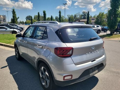 Used 2025 Hyundai Venue SEL FWD image 5