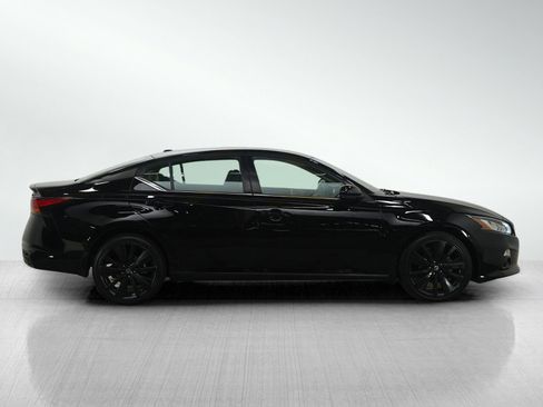 Used 2022 Nissan Altima 2.5 SR w/ Midnight Edition Package image 6