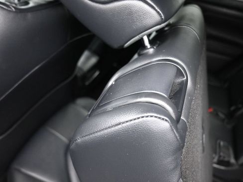 Used 2020 Toyota Highlander XLE AWD/4WD image 37