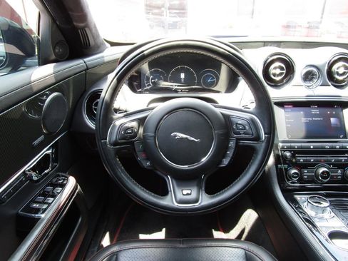 Used 2016 Jaguar XJ R RWD image 10