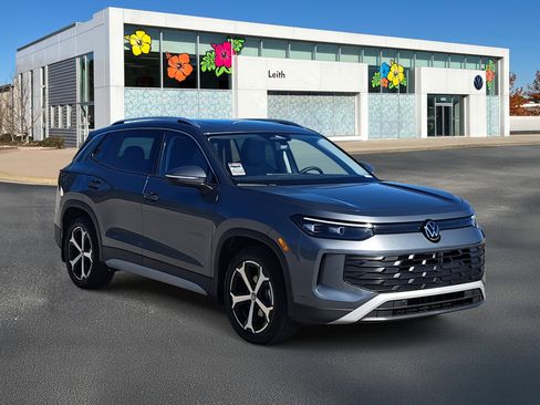 New 2026 Volkswagen Tiguan SE image 1