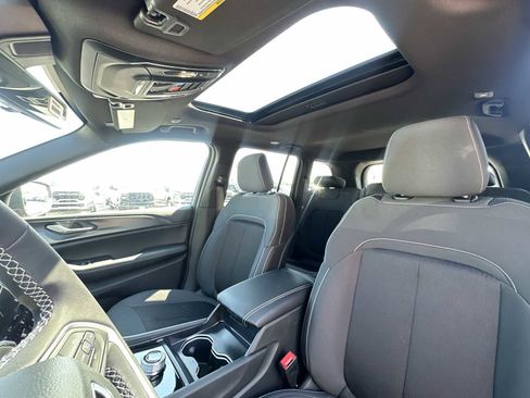 New 2025 Jeep Grand Cherokee Laredo X image 16