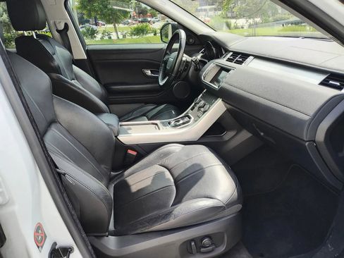 Used 2017 Land Rover Range Rover Evoque SE image 15