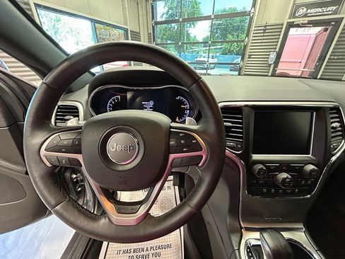 Used 2017 Jeep Grand Cherokee Altitude AWD/4WD image 9