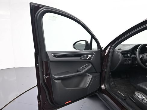 Used 2026 Porsche Macan AWD/4WD image 16