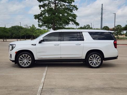 Used 2023 GMC Yukon XL Denali AWD/4WD image 4