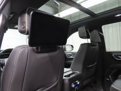 Used 2024 GMC Yukon SLT w/ SLT Luxury Package AWD/4WD image 15