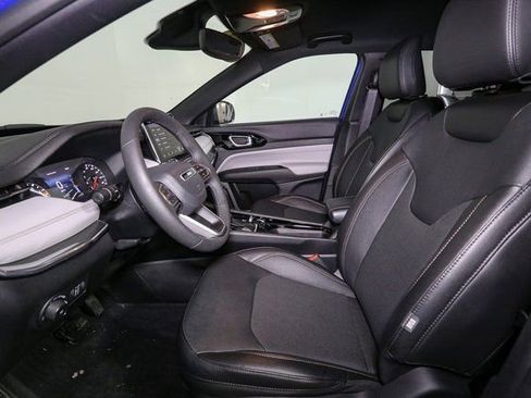 Used 2023 Jeep Compass Limited image 38