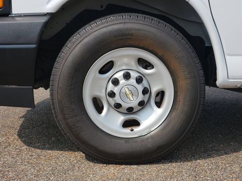 Used 2025 Chevrolet Express 3500 LS RWD image 10