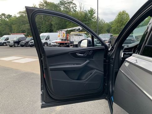 Used 2025 Audi Q7 2.0T Premium w/ Convenience Package image 17