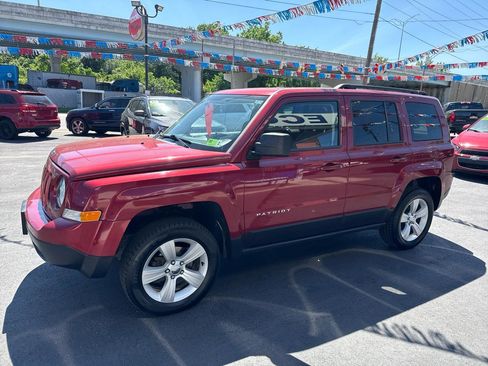 Used 2016 Jeep Patriot Latitude AWD/4WD image 8