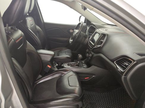 Used 2019 Jeep Cherokee Trailhawk w/ Cold Weather Group AWD/4WD image 21