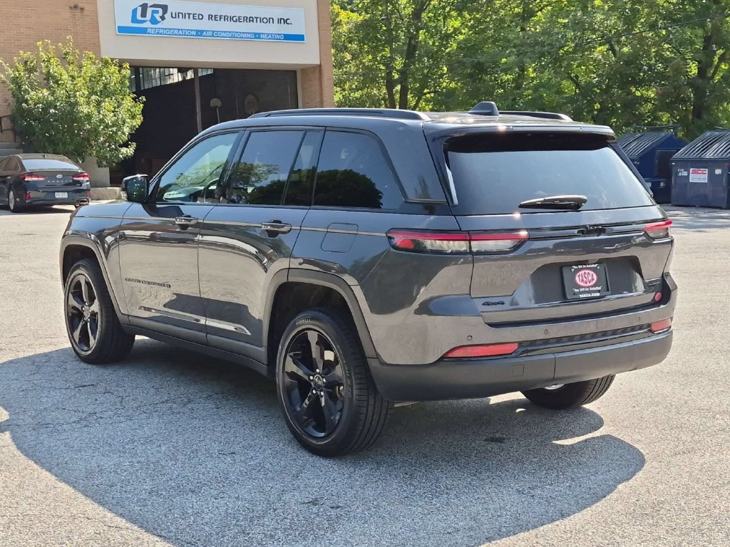 Used 2025 Jeep Grand Cherokee Limited AWD/4WD image 8