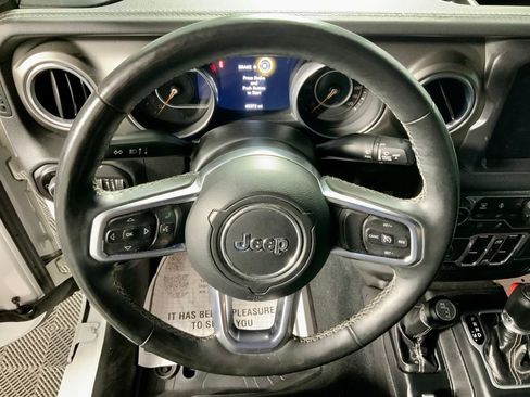 Used 2018 Jeep Wrangler Unlimited Sahara AWD/4WD image 24