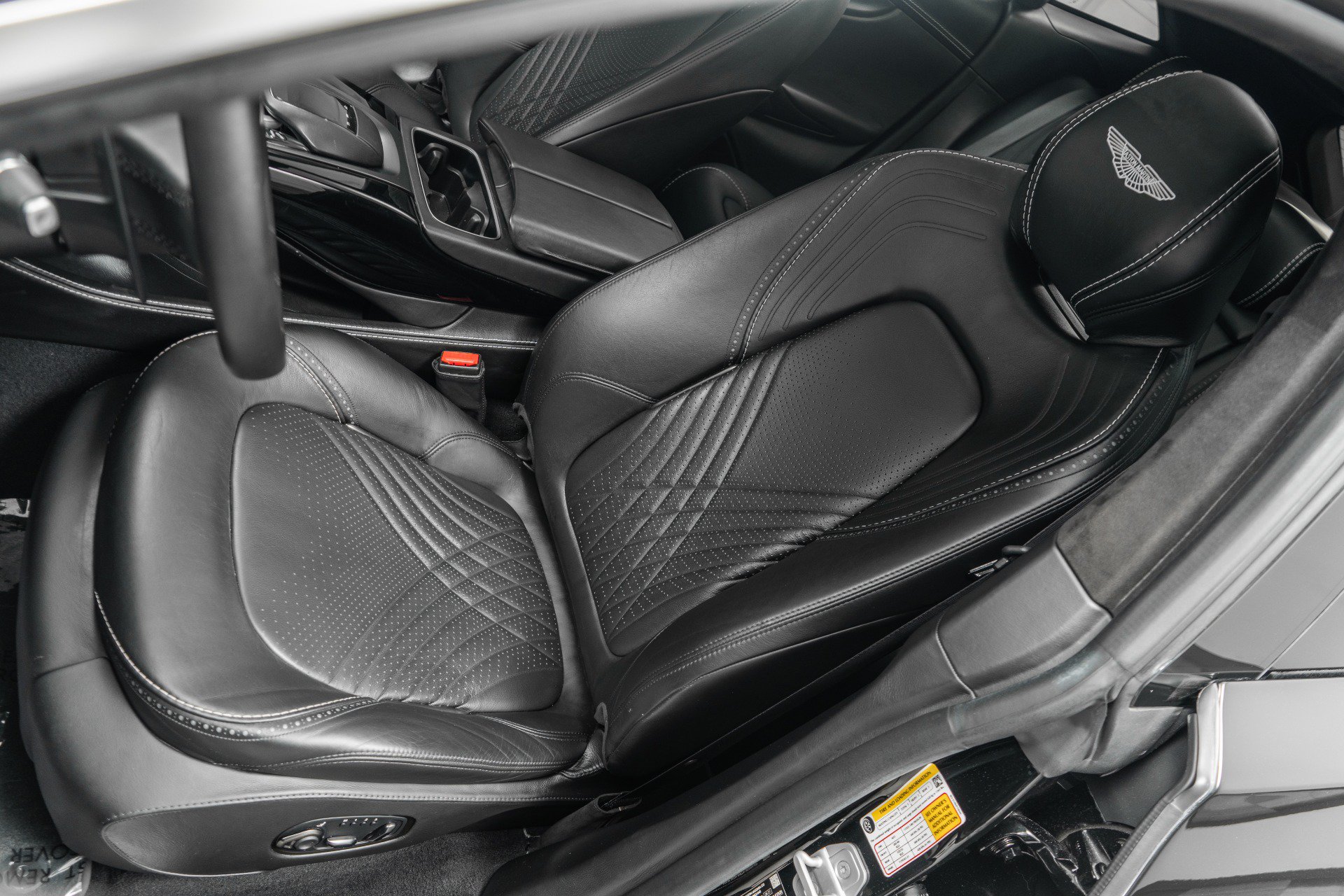 Used 2021 Aston Martin DBX AWD/4WD image 24