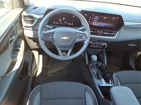 Used 2024 Chevrolet TrailBlazer LT FWD image 17