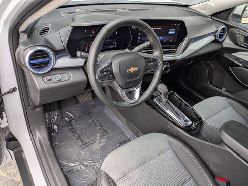 Used 2024 Chevrolet Trax LT w/ Driver Confidence Package image 12