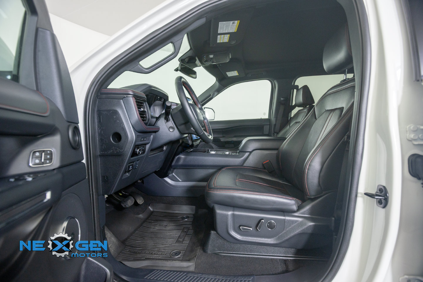 Used 2024 Ford Expedition Max Limited AWD/4WD image 14