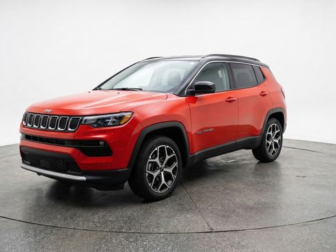 Used 2025 Jeep Compass Limited AWD/4WD image 3
