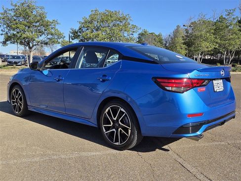 Used 2025 Nissan Sentra SR w/ SR Premium Package image 3