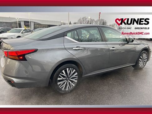 Used 2025 Nissan Altima 2.5 SV image 5