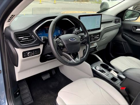 Certified 2025 Ford Escape SE w/ PHEV Premium Package image 17