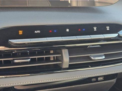 Used 2025 Buick Enclave Sport Touring image 38