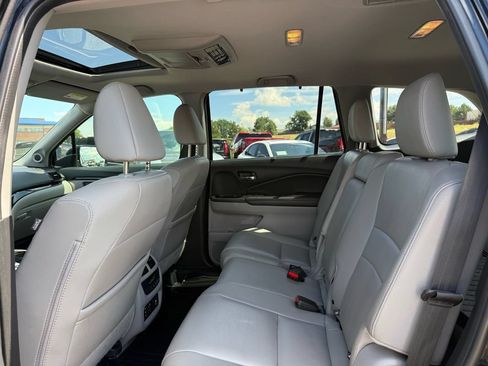 Used 2017 Honda Pilot Touring image 18