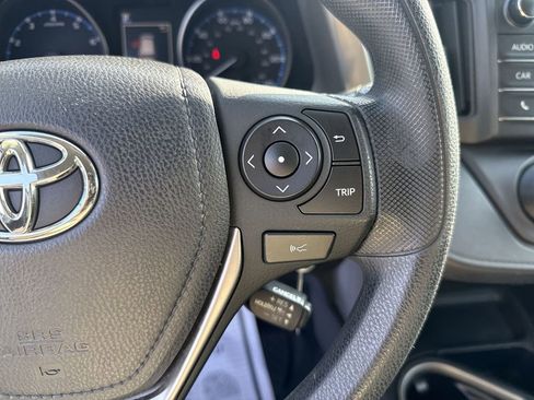 Used 2018 Toyota RAV4 LE FWD image 16