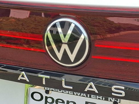 Used 2025 Volkswagen Atlas Peak Edition SE AWD/4WD image 29