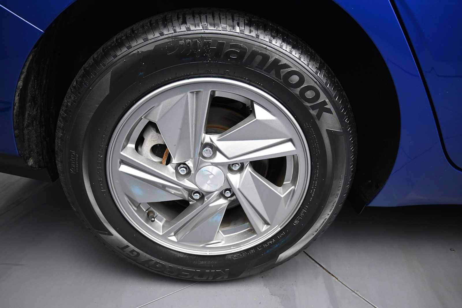 Certified 2025 Hyundai Elantra SE w/ Cargo Package FWD image 11