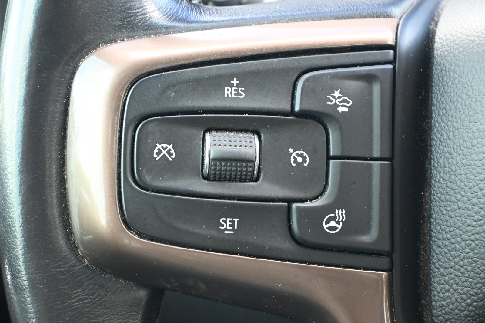 Used 2022 Chevrolet Silverado 2500 High Country w/ Technology Package AWD/4WD image 13