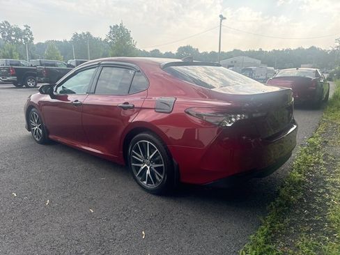 Used 2022 Toyota Camry XLE image 4