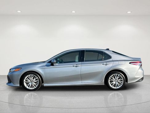 Used 2019 Toyota Camry XLE w/ Driver Assist Package FWD image 2