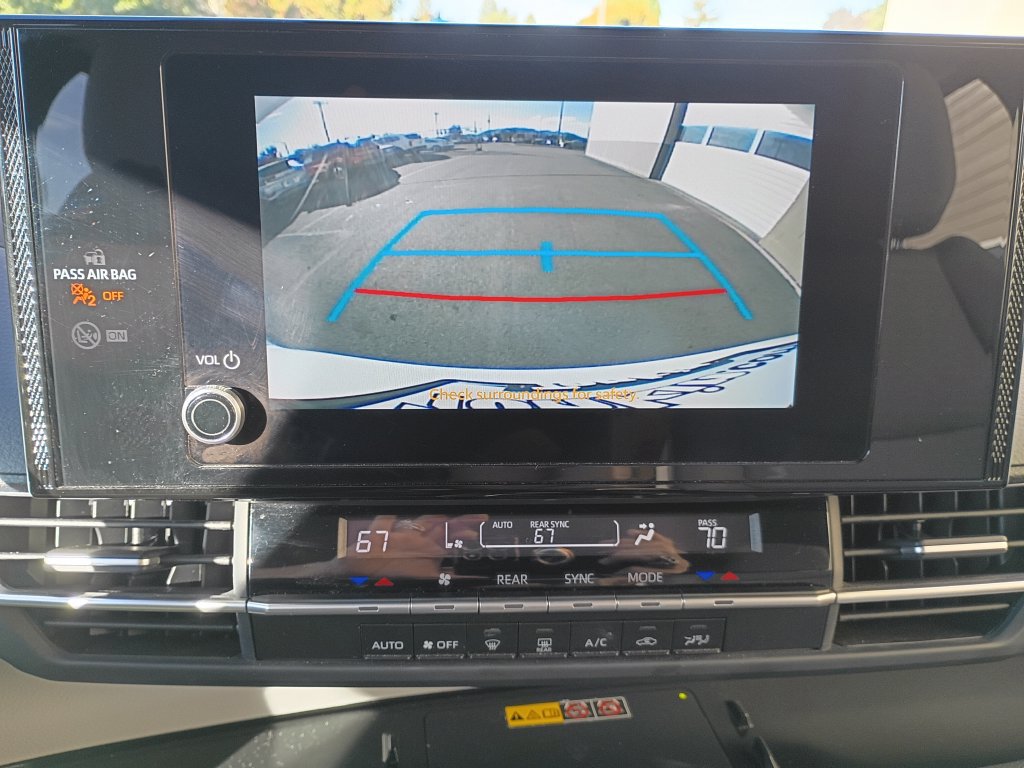 Used 2025 Toyota Sienna LE FWD image 24