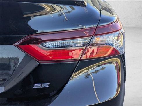 Used 2021 Toyota Camry SE image 7