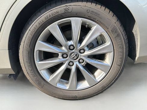Used 2017 Toyota Camry XLE w/ Moonroof Package FWD image 27