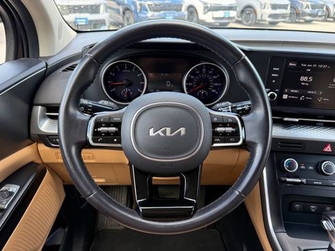 Certified 2024 Kia Carnival LX FWD image 30